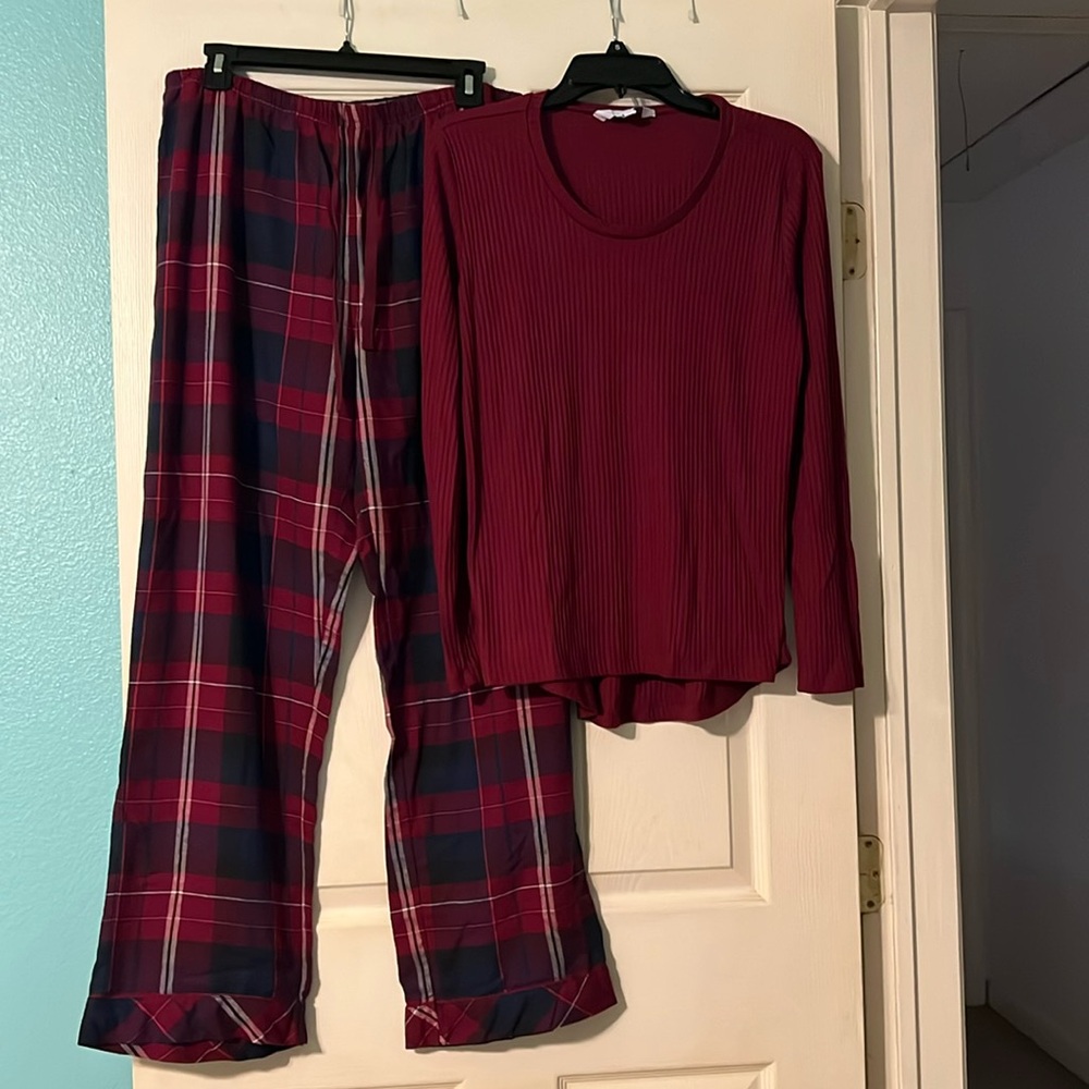 Pajama gram size L. New/no wear pajamas. Soft and comfortable. Great condition!